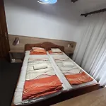 Rozsakert Panzio Guest house 3*