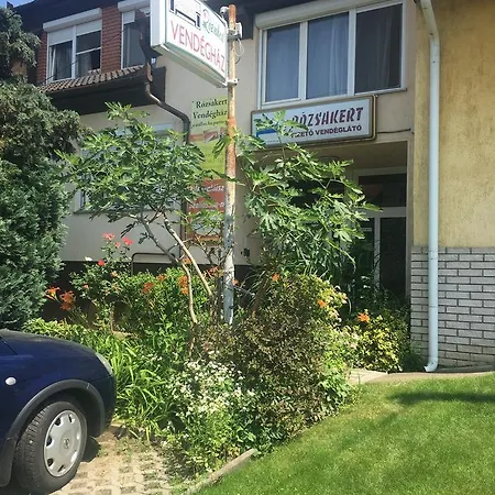 Rózsakert Panzió Vendégház *